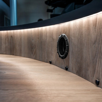 Detailaufnahme Innovan Stufen beleuchtet Screen