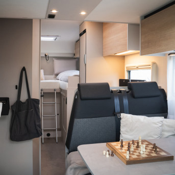 Tracer 690EL Durchschuss von vorne nach hinten rgb Screen